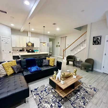 Villa Luxe Oasis In The Heart Of Houston!